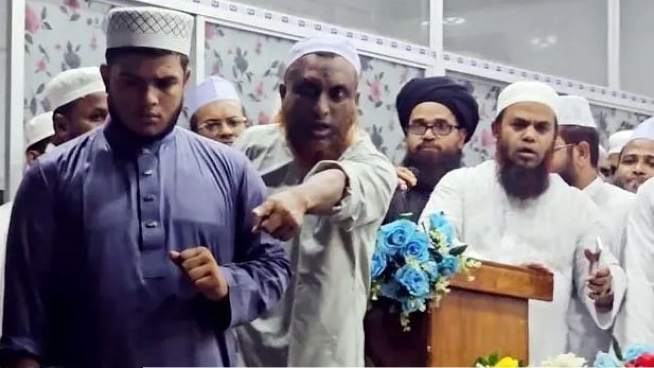 নেত্রকোণায় হেফাজত ইসলামের জেলা কাউন্সিল স্থগিত, হট্টগোল ও হাতাহাতি মূল কারণ