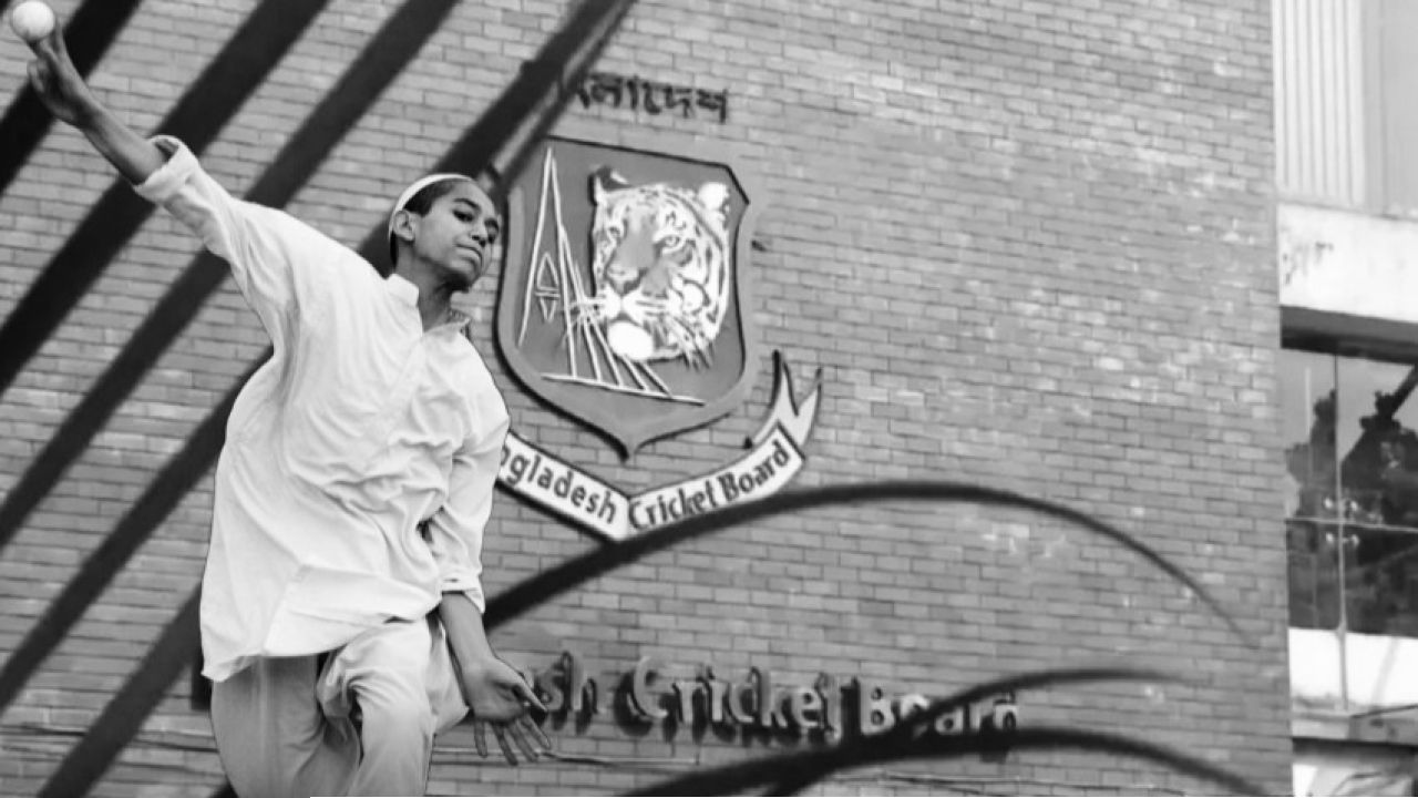 দ্বীনের দুর্গে ব্যাট-বলের আলোচনা: মাদরাসায় ক্রিকেট চালুর প্রস্তাব ঘিরে তোলপাড়
