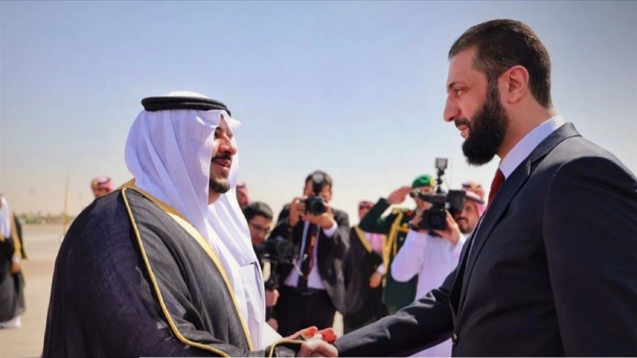 সিরিয়ার প্রেসিডেন্ট আহমদ আল-শারা রিয়াদে পৌঁছেছেন বিনিয়োগ সম্মেলনে অংশ নিতে
