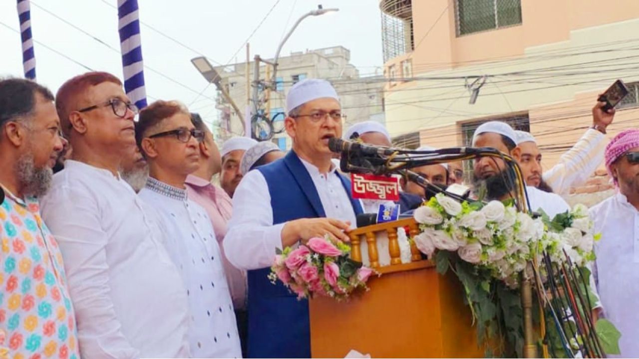 ইসলামকে রাজনৈতিক স্বার্থে ব্যবহার করে জাতিকে বিভক্ত করার চেষ্টা চলছে: সালাহউদ্দিন আহমদ