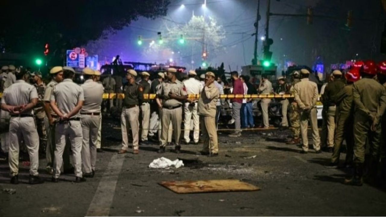 দিল্লিতে লাল কেল্লা মেট্রো স্টেশনের কাছে ভয়াবহ বিস্ফোরণ: নিহত অন্তত ৮, আহত ১১