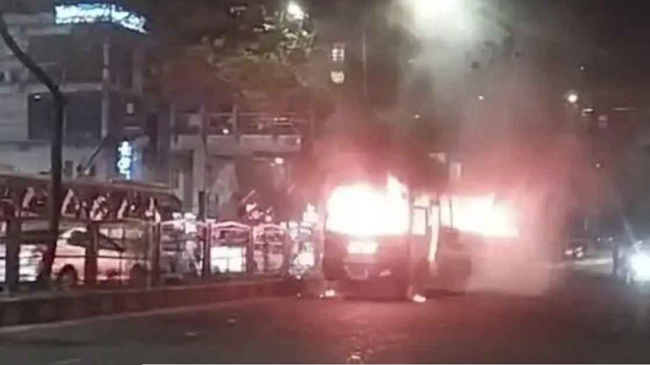 ঢাকায় একদিনে একাধিক বিস্ফোরণ ও অগ্নিসংযোগ: অস্থিতিশীলতা সৃষ্টির আশঙ্কা