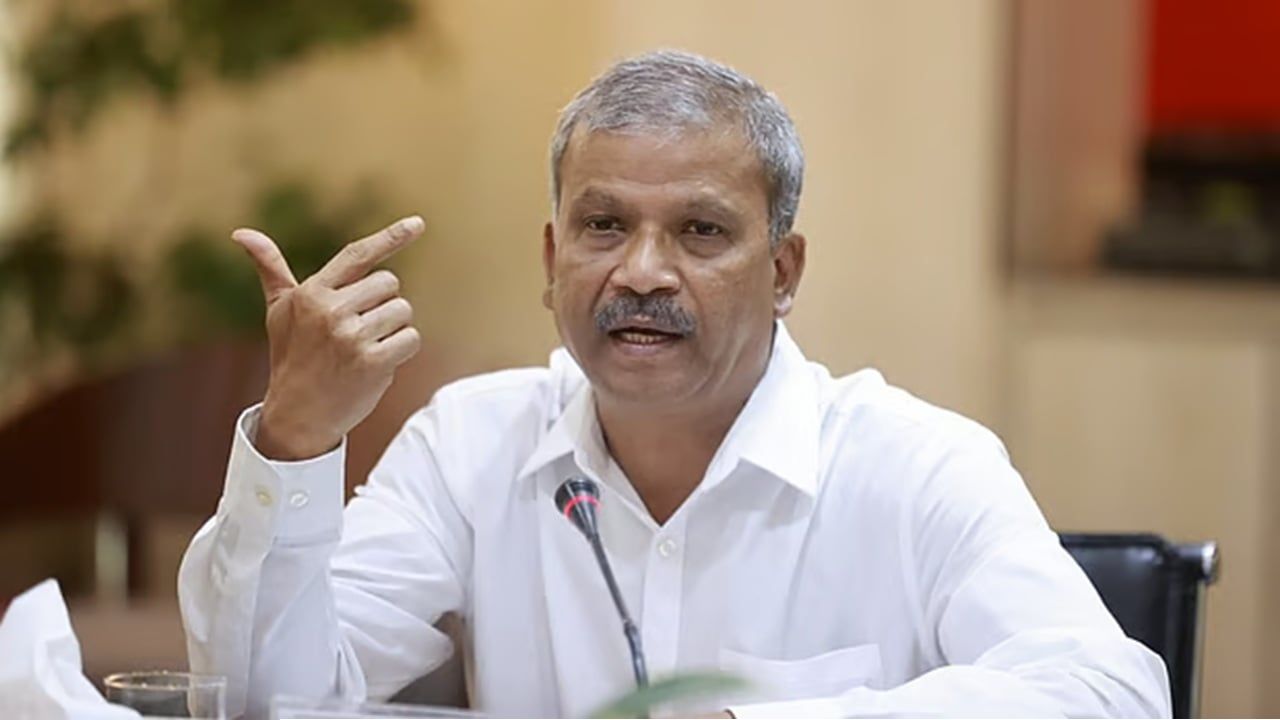 ত্রয়োদশ জাতীয় সংসদ নির্বাচনের দিনে গণভোটের আইন আনা হবে এই সপ্তাহেই: আইন উপদেষ্টা