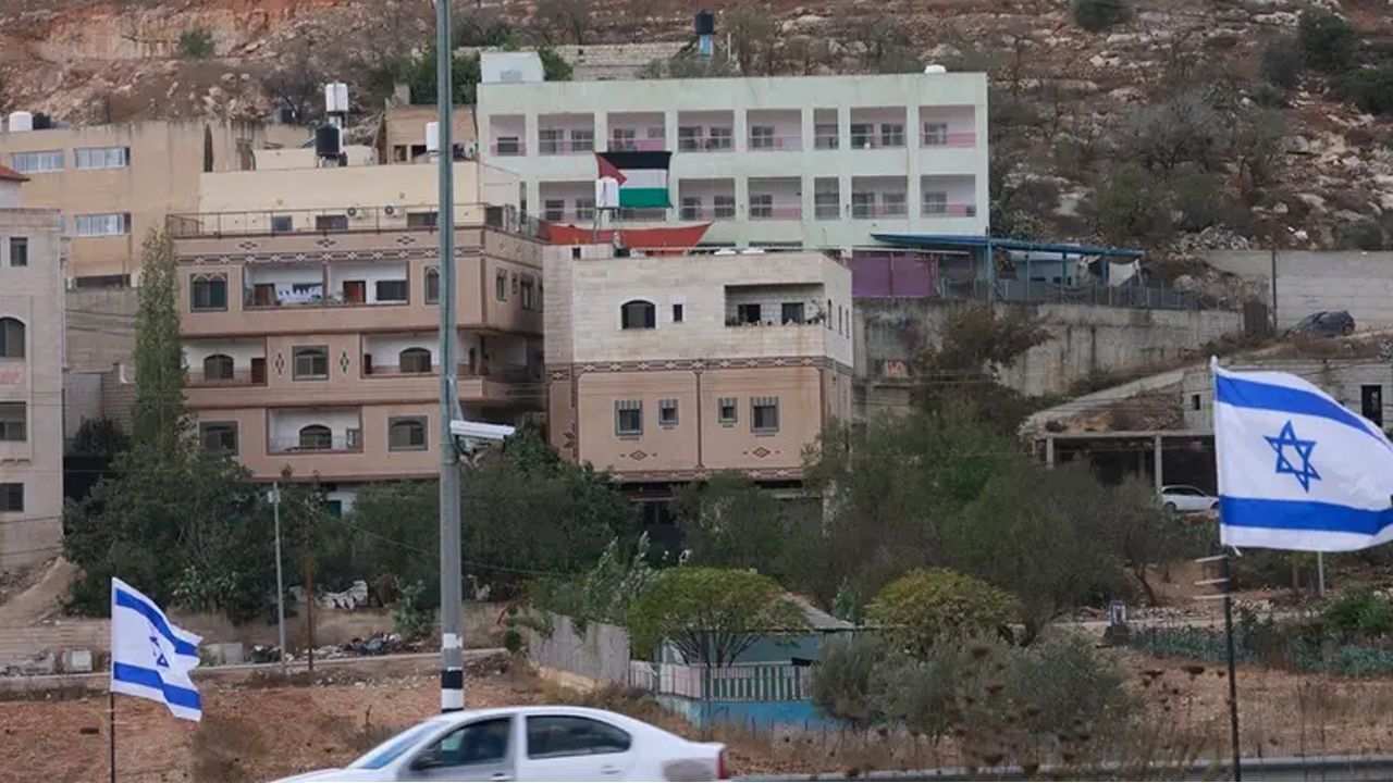 পশ্চিম তীরে সহিংসতার অভিযোগে চার ইসরাইলি নাগরিকের ওপর নিষেধাজ্ঞা দিল সিঙ্গাপুর