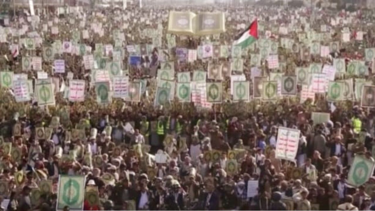 যুক্তরাষ্ট্রে পবিত্র কোরআন অবমাননার প্রতিবাদে ইয়েমেনে উত্তাল জনসমুদ্র