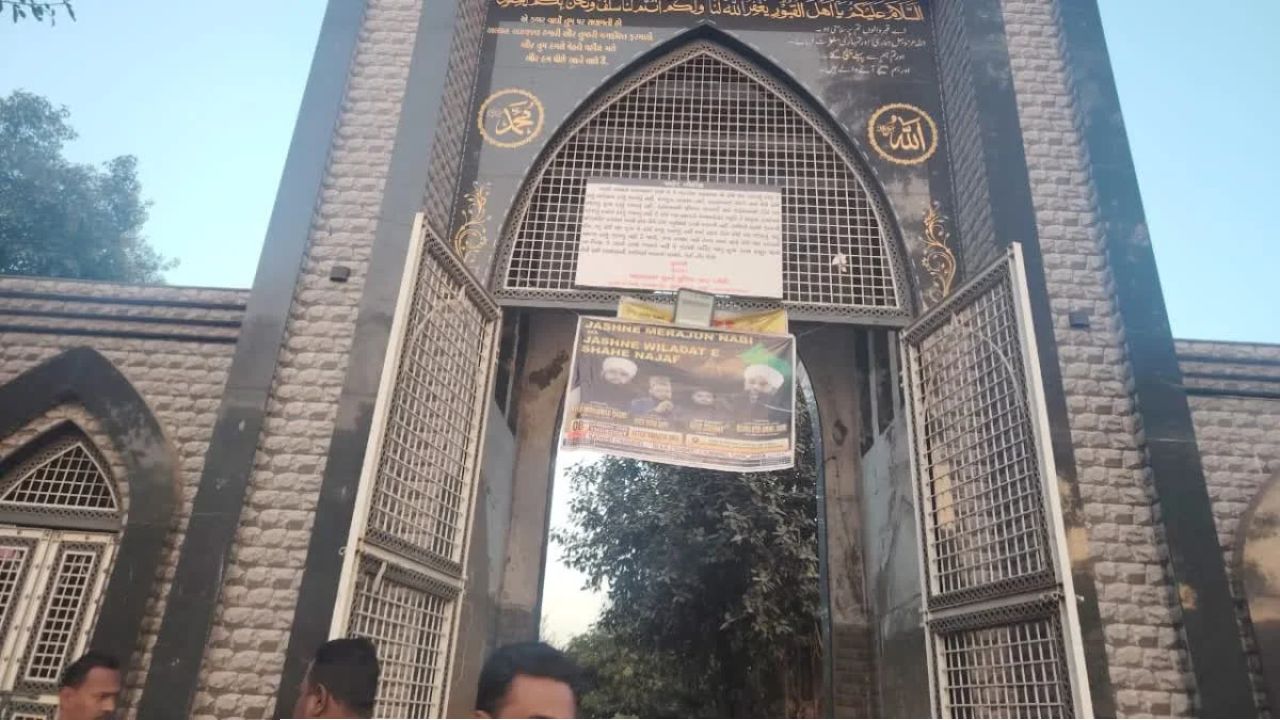 আহমেদাবাদে পুরনো কবরস্থান উচ্ছেদের নোটিশ: মুসলিম সম্প্রদায়ের ক্ষোভ ও উদ্বেগ
