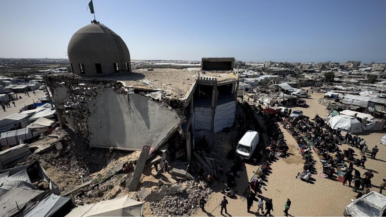 গাজায় শোকাতুর রমজান: ৩১২ জন ইমামের শূন্যতা ও ধ্বংসস্তূপে প্রার্থনার আর্তনাদ