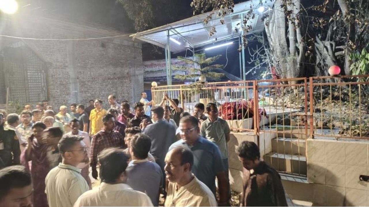 কুমিল্লার ঠাকুরপাড়ায় মন্দির ও মসজিদে ককটেল হামলা: আহত ৩