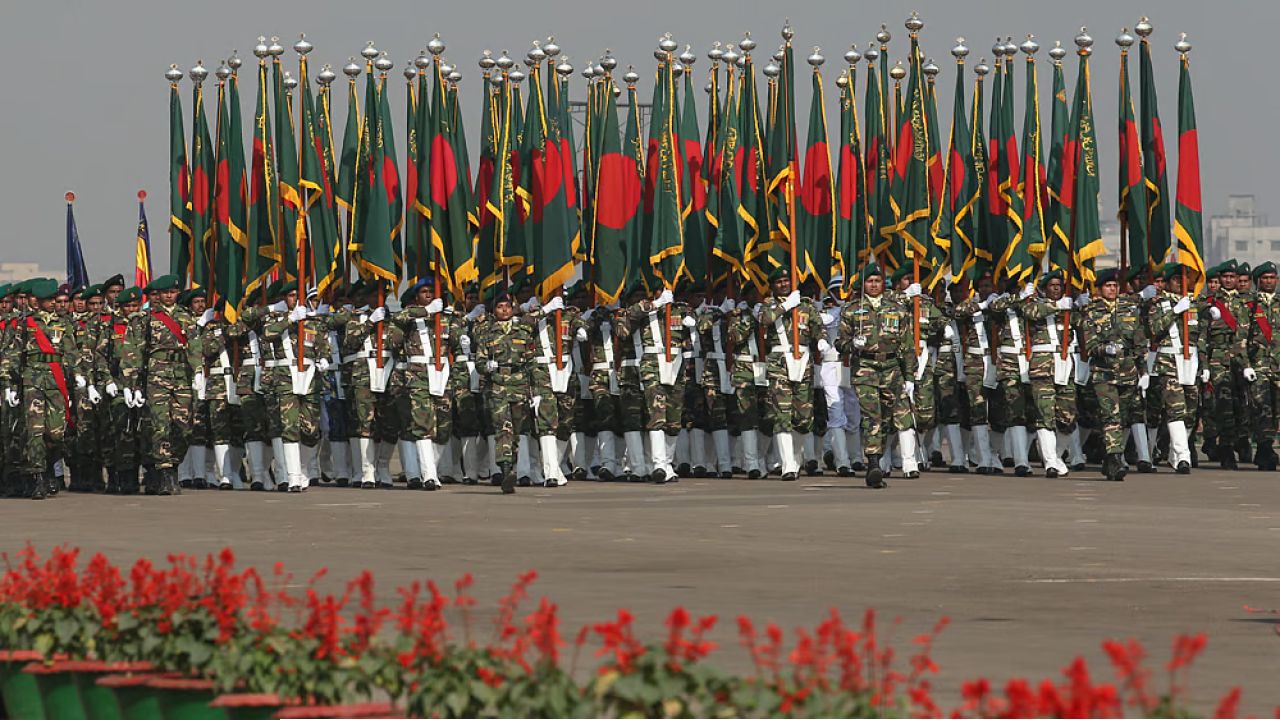 দেড় যুগ পর রাজকীয় প্রত্যাবর্তন: জাতীয় প্যারেড গ্রাউন্ডে বর্ণাঢ্য স্বাধীনতা কুচকাওয়াজ