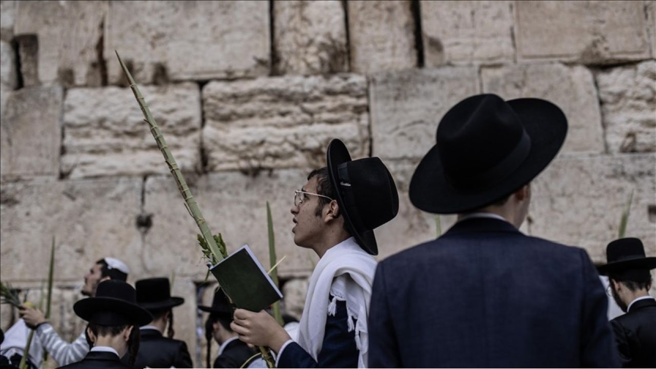 আল-আকসা রুদ্ধ থাকলেও বুরাক দেয়ালে ইহুদিদের প্রার্থনার অনুমতি: চরম বৈষম্যের মুখে পবিত্র কুদস