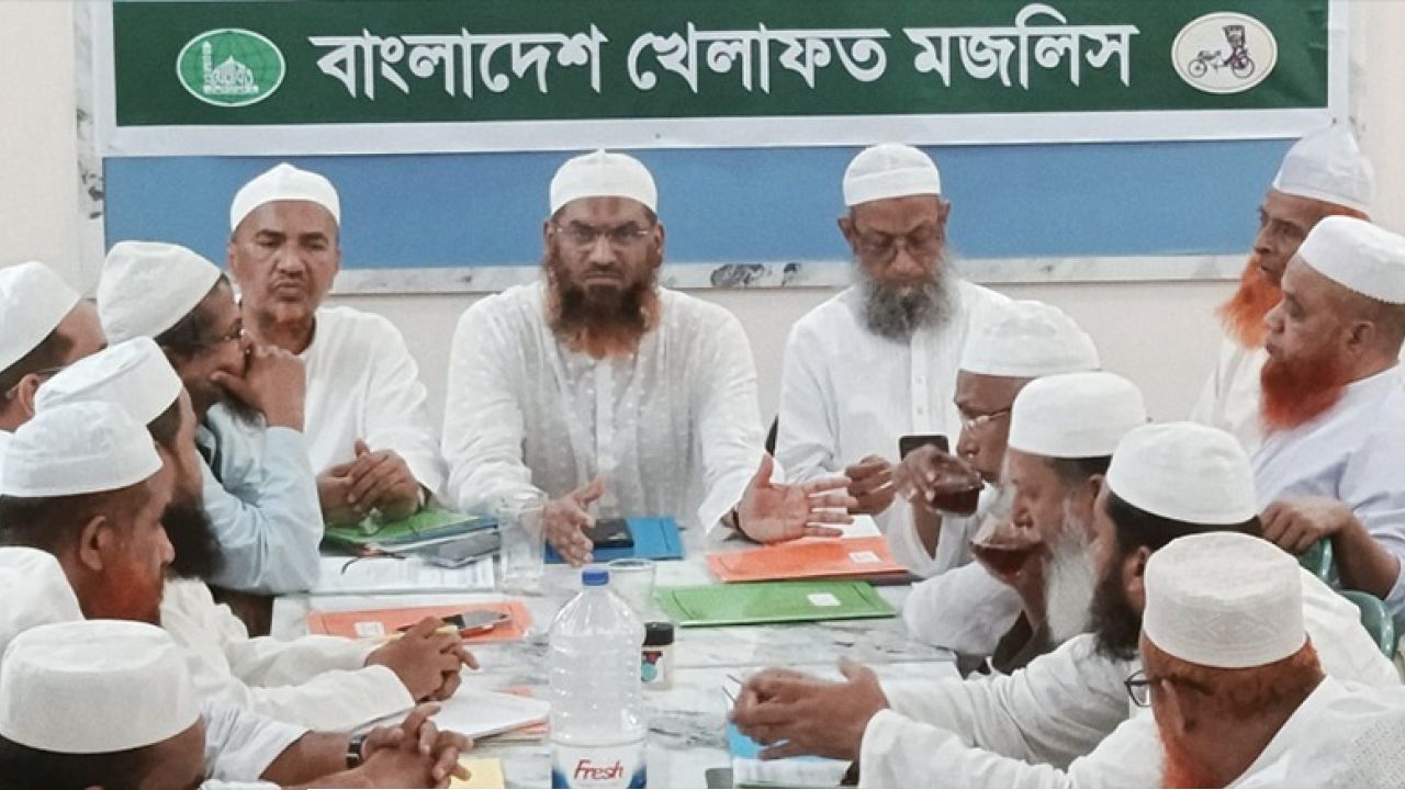 গণভোটের রায় অমান্য করে স্বৈরাচারের পথে বিএনপি: মামুনুল হকের হুঁশিয়ারি