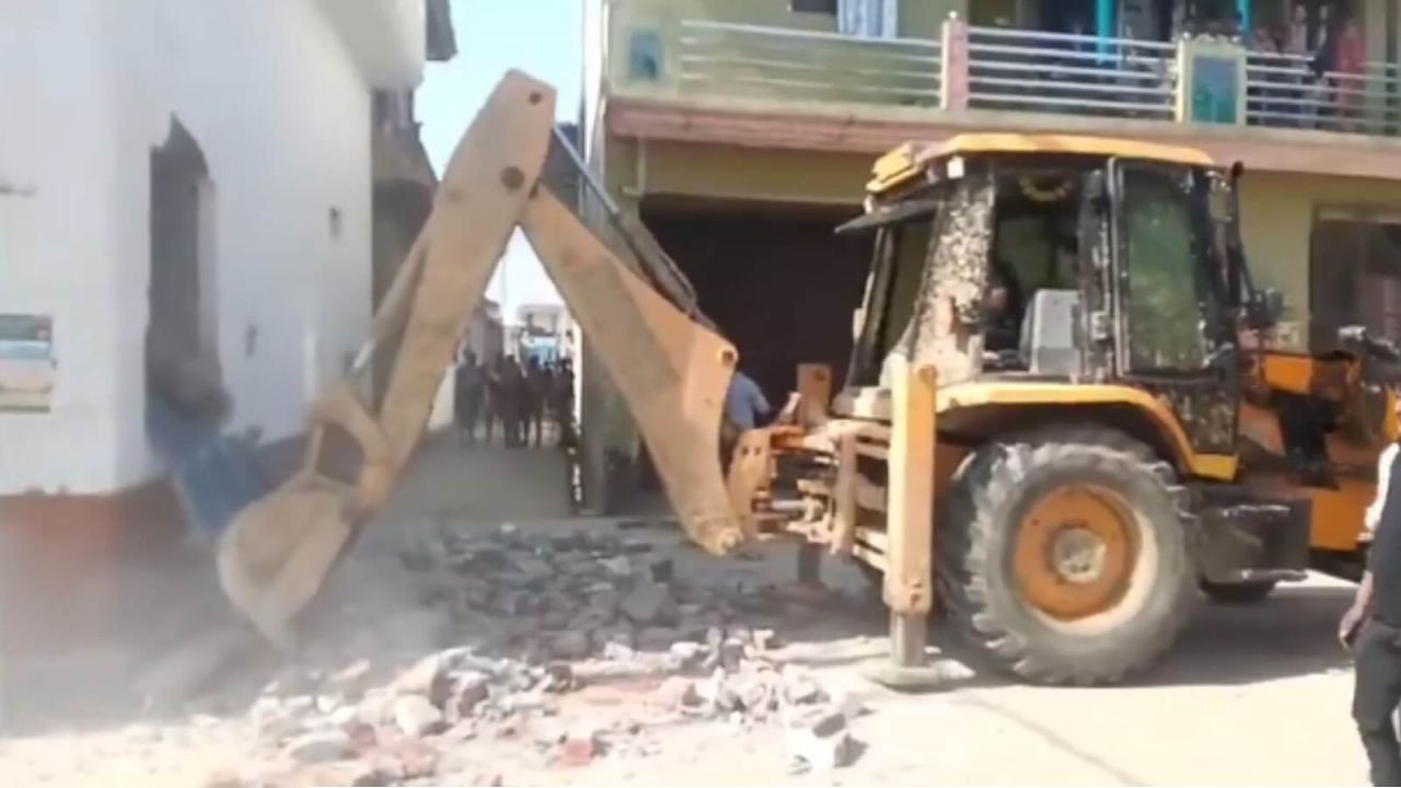উত্তরপ্রদেশে ফের উচ্ছেদ অভিযান: সম্ভলে ভেঙে দেওয়া হলো ইমামবাড়া ও ঈদগাহ