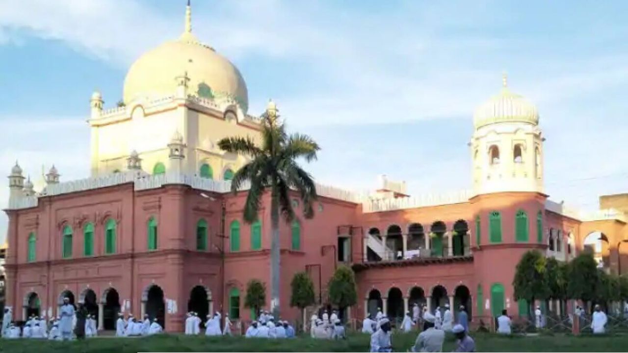 দারুল উলুম দেওবন্দে স্মার্টফোন নিষিদ্ধ: শিক্ষার্থীদের শৃঙ্খলা জোরদারে কঠোর পদক্ষেপ