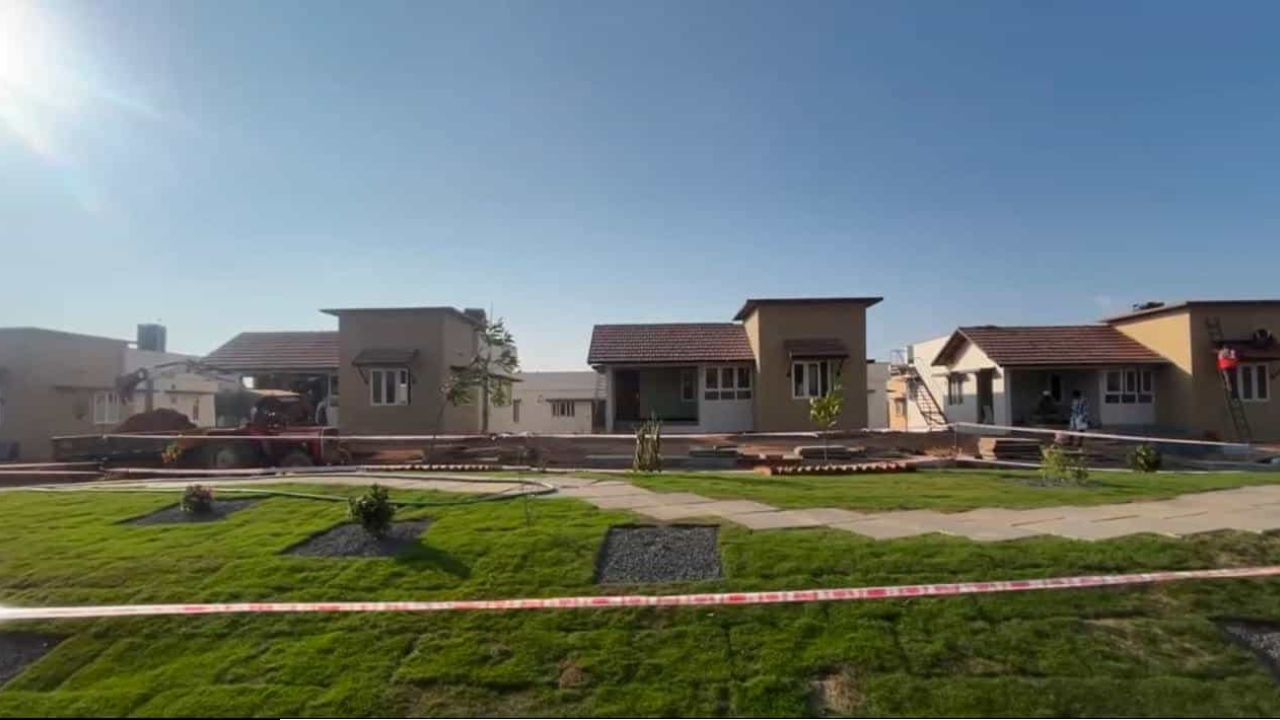 সাম্প্রদায়িক সম্প্রীতির অনন্য উদাহরণ: ভূমিধস দুর্গতদের জন্য মুসলিম লিগ-এর বাড়ি হস্তান্তর