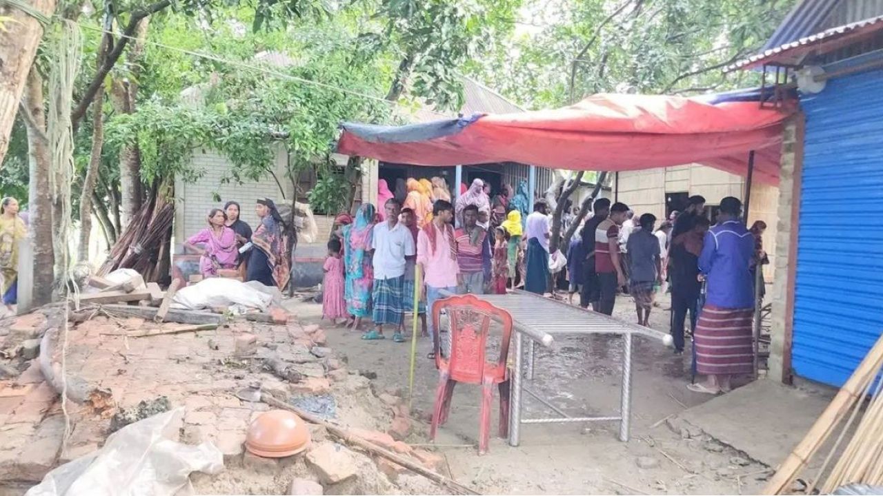 সন্তানের অপেক্ষায় ছিল সবাই, বজ্রপাতে ৯ মাসের অন্তঃসত্ত্বার মৃত্যু