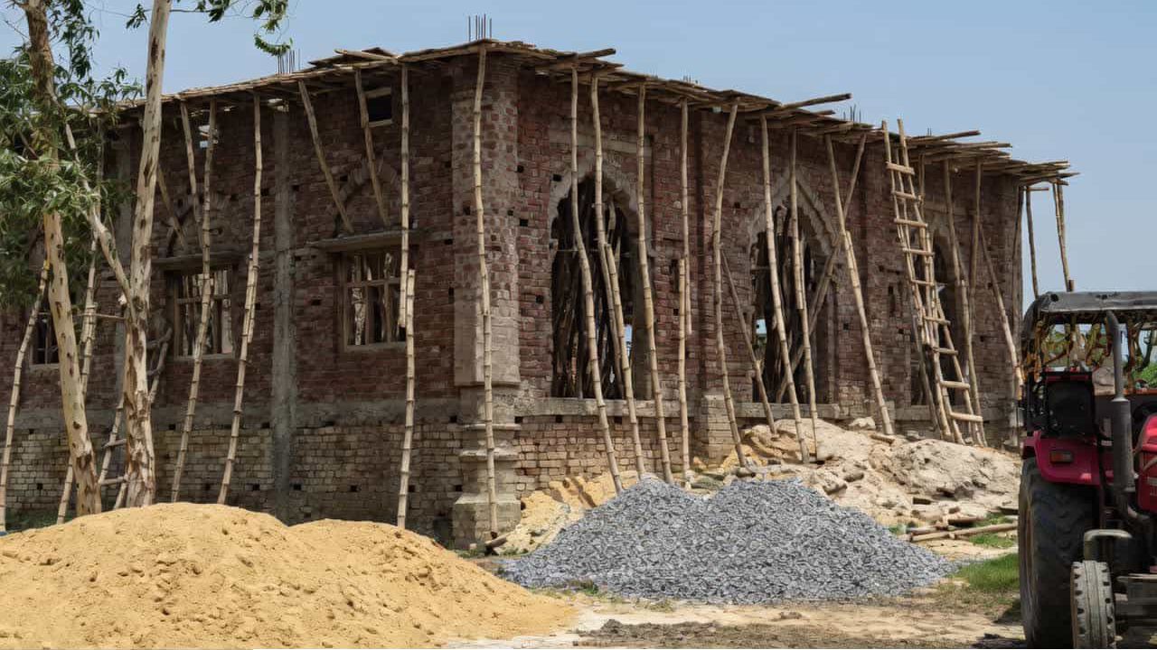 আড়াই বছর ধরে চলা মসজিদের নির্মাণকাজ হিন্দুত্ববাদী সংগঠনের আপত্তিতে বন্ধ করল প্রশাসন