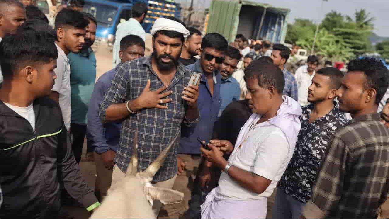 কর্ণাটকের হাসানে মুসলিমদের গরু জবাই বর্জনের ঘোষণা: বিপাকে পড়ে খামারিদের বিক্ষোভ