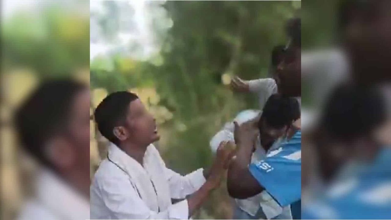  ভারতের উত্তরপ্রদেশে 'জয় শ্রী রাম' না বলায় ২ মুসলিম যুবককে মারধর, ভিডিও ভাইরাল