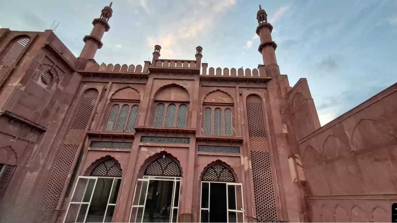কয়েক দশকের পুরোনো জামে মসজিদকে 'থানার জমি' দাবি: ওয়াকফ বোর্ডের নথি নিয়ে আইনি লড়াইয়ে কমিটি