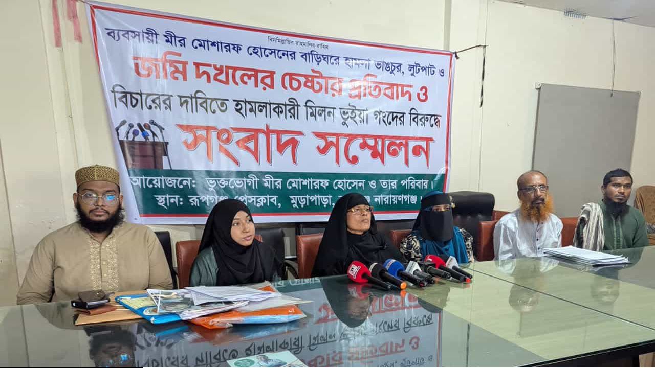 রূপগঞ্জে প্রবাসীর বাড়ীতে সশস্ত্র তাণ্ডব ও লুটপাট, উল্টো ভুক্তভোগী পরিবারের বিরুদ্ধে ‘অপহরণ’ নাটকের অভিযোগ!