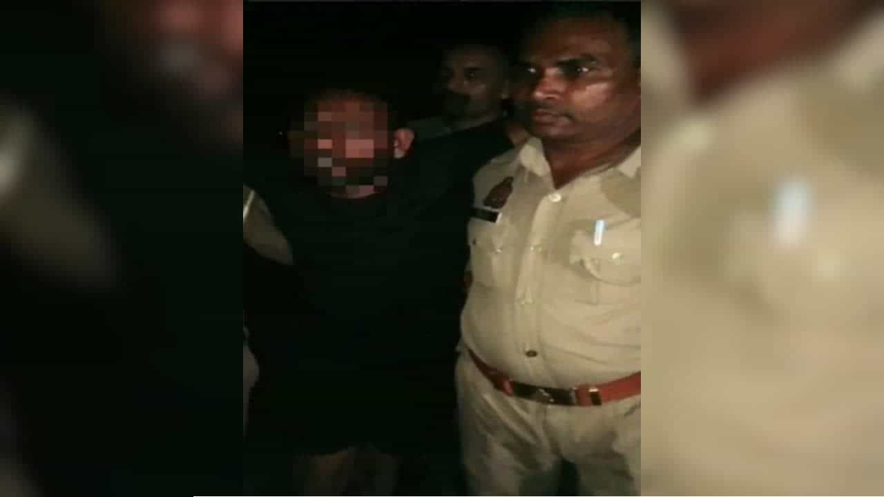 মুসলিম যুবককে ফাঁসাতে নিজেই গো-বাছুর জবাই করল হিন্দুত্ববাদী ইউপি প্রধান