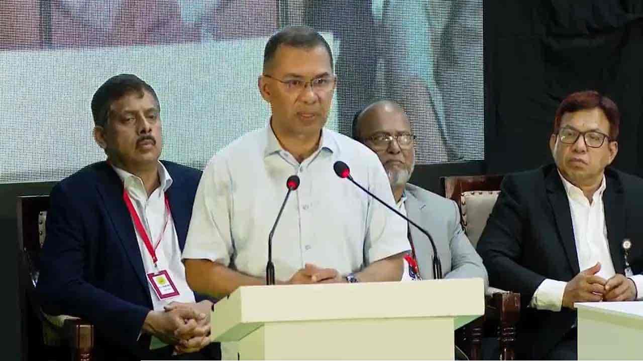 ২৫ হাজার ধাত্রীসহ ১ লাখ স্বাস্থ্যকর্মী নিয়োগের ঘোষণা প্রধানমন্ত্রী তারেক রহমানের