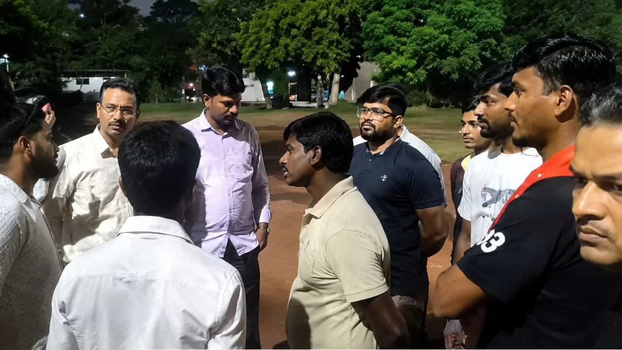 কলকাতায় বজরং দলের হুমকি: হালাল বিক্রি বন্ধ করো, নয়তো এলাকা ছাড়ো