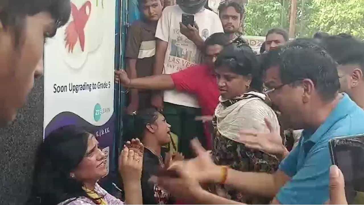 ভারতে গাভী পাচারের ভুয়া অভিযোগে দুই হিন্দু নারীকে প্রকাশ্য পিটুনি দিল উগ্র হিন্দুত্ববাদীরা