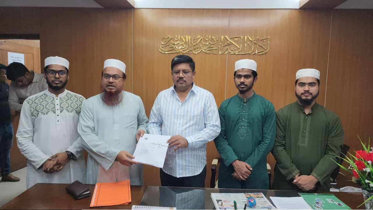 গাজীপুরে সড়ক দুর্ঘটনায় নিহত তা'মীরুল মিল্লাত শিক্ষার্থীর পরিবারকে সহায়তা, ৭ দিনে ফুটওভার ব্রিজ নির্মাণের আশ্বাস