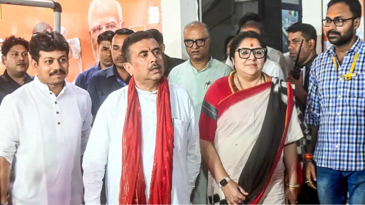 পশ্চিমবঙ্গে ধর্মান্তর বিরোধী আইন ও জমি কেনাবেচায় বিধিনিষেধ: তোপের মুখে ধর্মীয় স্বাধীনতা