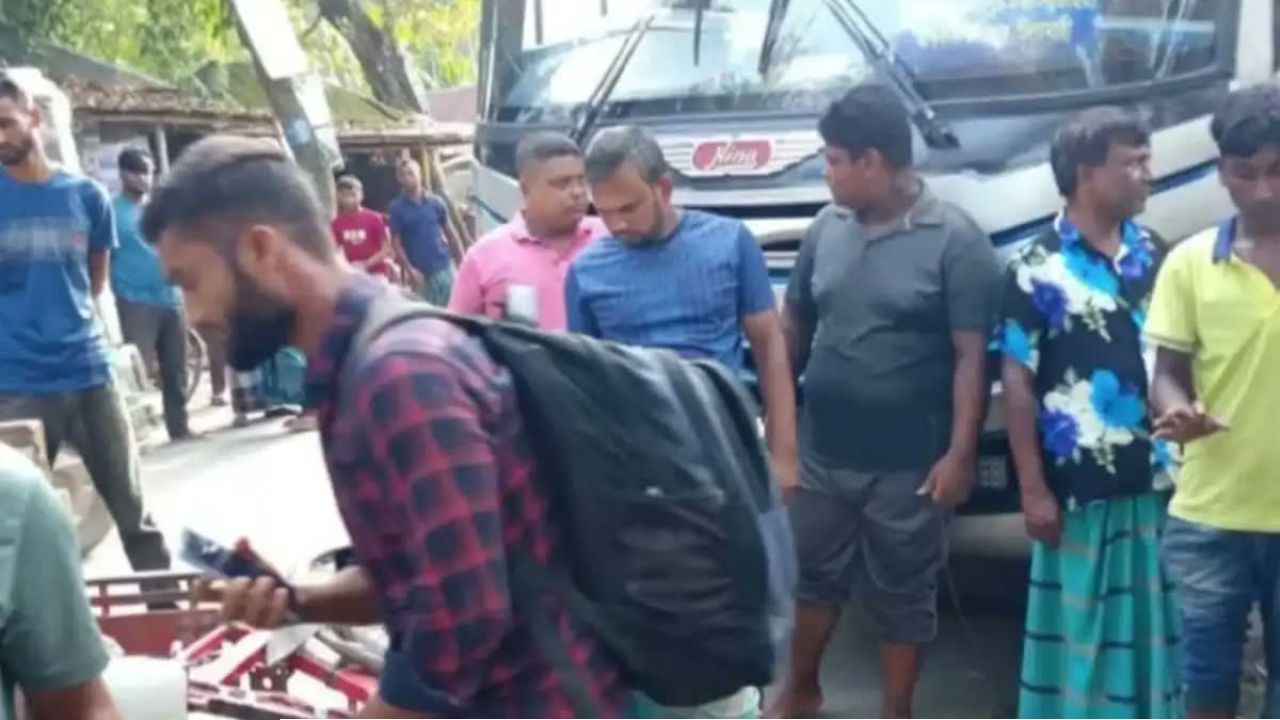 কুড়িগ্রামের রাজারহাটে বেপরোয়া বাসের ধাক্কায় প্রাণ গেল মাদরাসাছাত্র নাহিদের