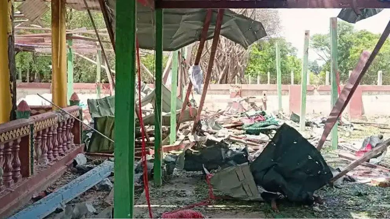 মিয়ানমারের সাগাইংয়ে বৌদ্ধ বিহারে সেনা বিমান হামলা, নিহত অন্তত ১৪