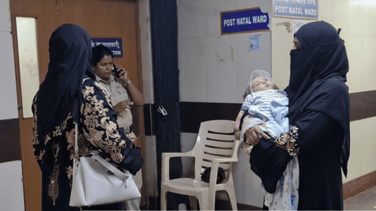 হাসপাতালে বোরকা ও হিজাব পরায় মুসলিম নারীকে প্রবেশে বাধা