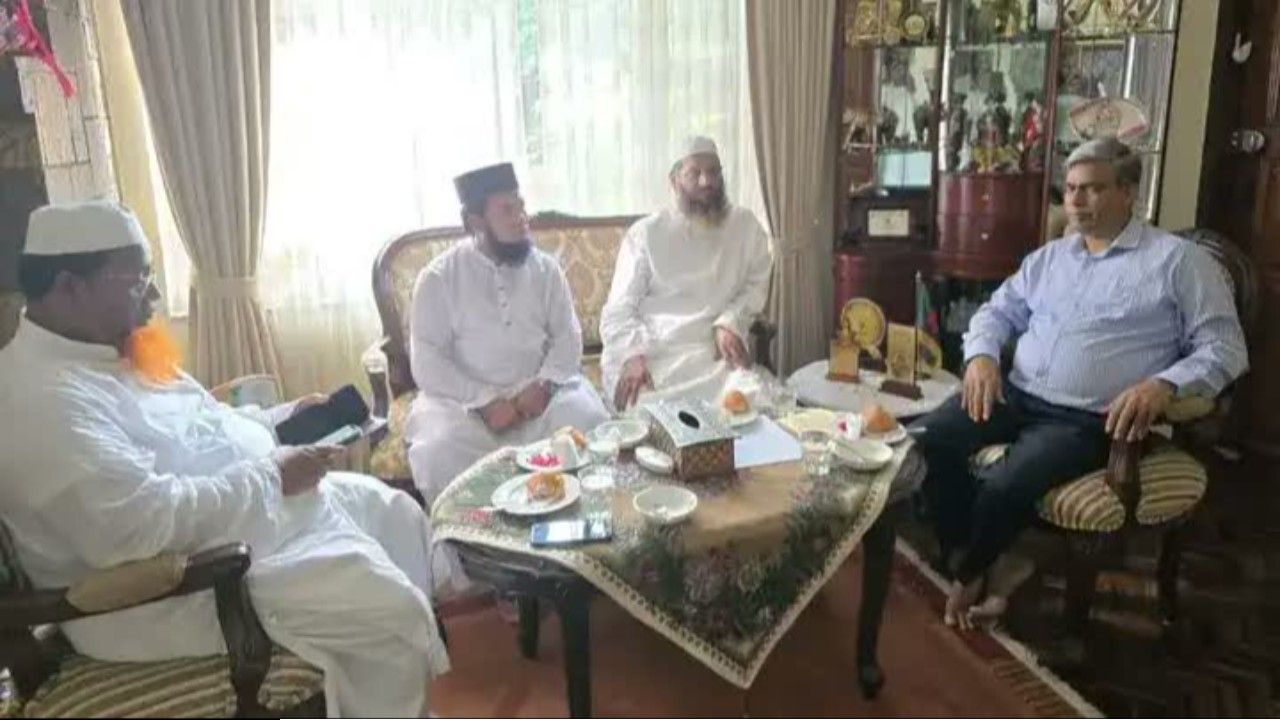 কাঠমান্ডুতে বাংলাদেশের রাষ্ট্রদূতের সঙ্গে মাওলানা মামুনুল হকের সৌজন্য সাক্ষাৎ