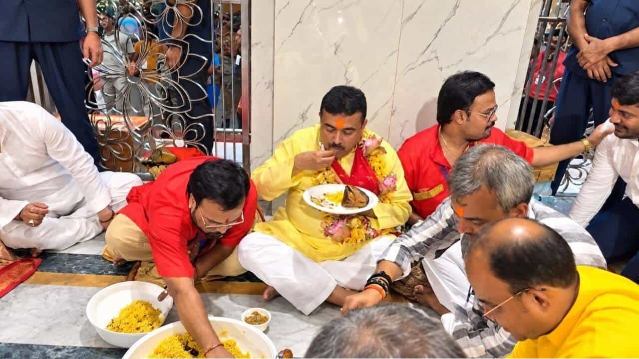 কালীঘাটে মাছ খেলেন শুভেন্দু: নিরামিষ আপত্তি উড়িয়ে দিল বাঙালি সংস্কৃতি
