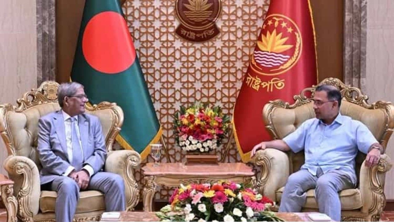 রাষ্ট্রপতির সঙ্গে প্রধানমন্ত্রী তারেক রহমানের সৌজন্য সাক্ষাৎ