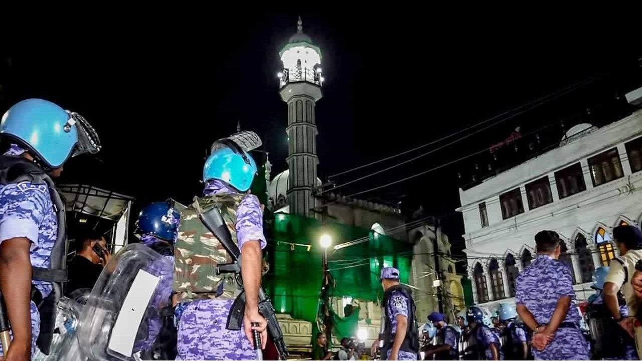 ভারতে ৬০০ বছরের প্রাচীন শাহী মসজিদ ভাঙার প্রতিবাদে বিক্ষোভ, গ্রেপ্তার ২০