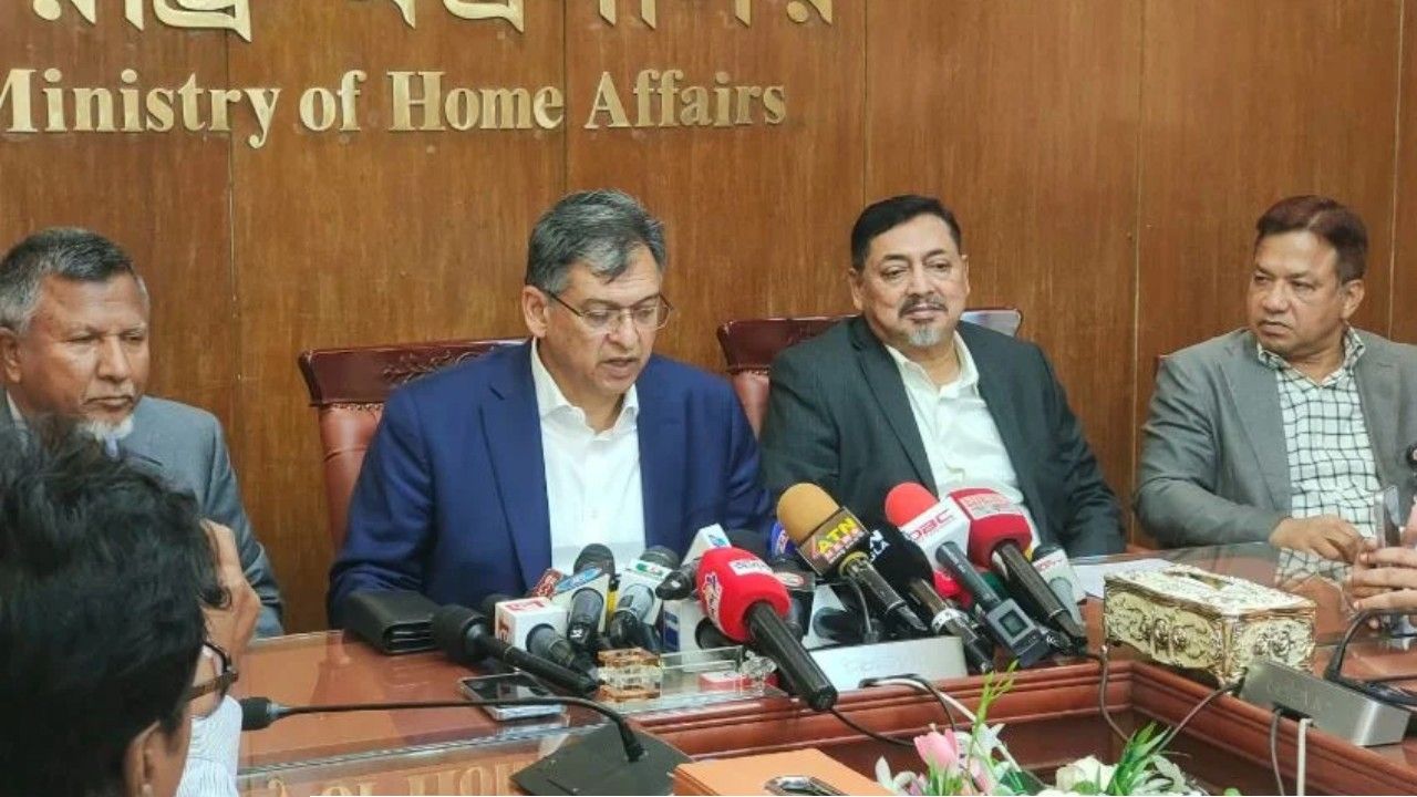 রাজনৈতিক পরিচয় যাই হোক, বিসিএসে কোনো বৈষম্য হবে না: স্বরাষ্ট্রমন্ত্রী