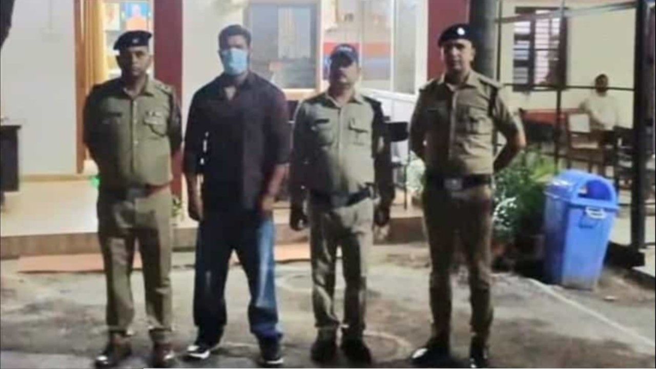ভারতে মুসলিম ব্যবসায়ীকে রক্ষায় আলোচিত ‘মোহাম্মদ দীপক’ গ্রেপ্তার