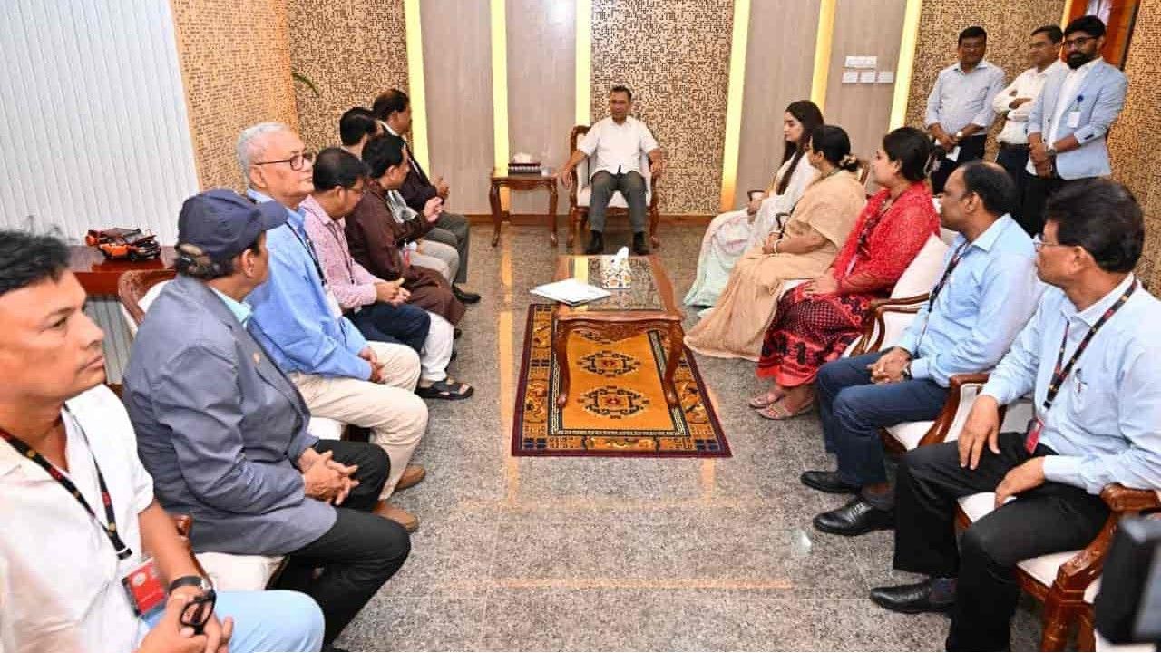 সমঅধিকার ও সম্প্রীতির বার্তা: হিন্দু ও বৌদ্ধ সম্প্রদায়ের প্রতিনিধিদের সঙ্গে প্রধানমন্ত্রীর মতবিনিময়