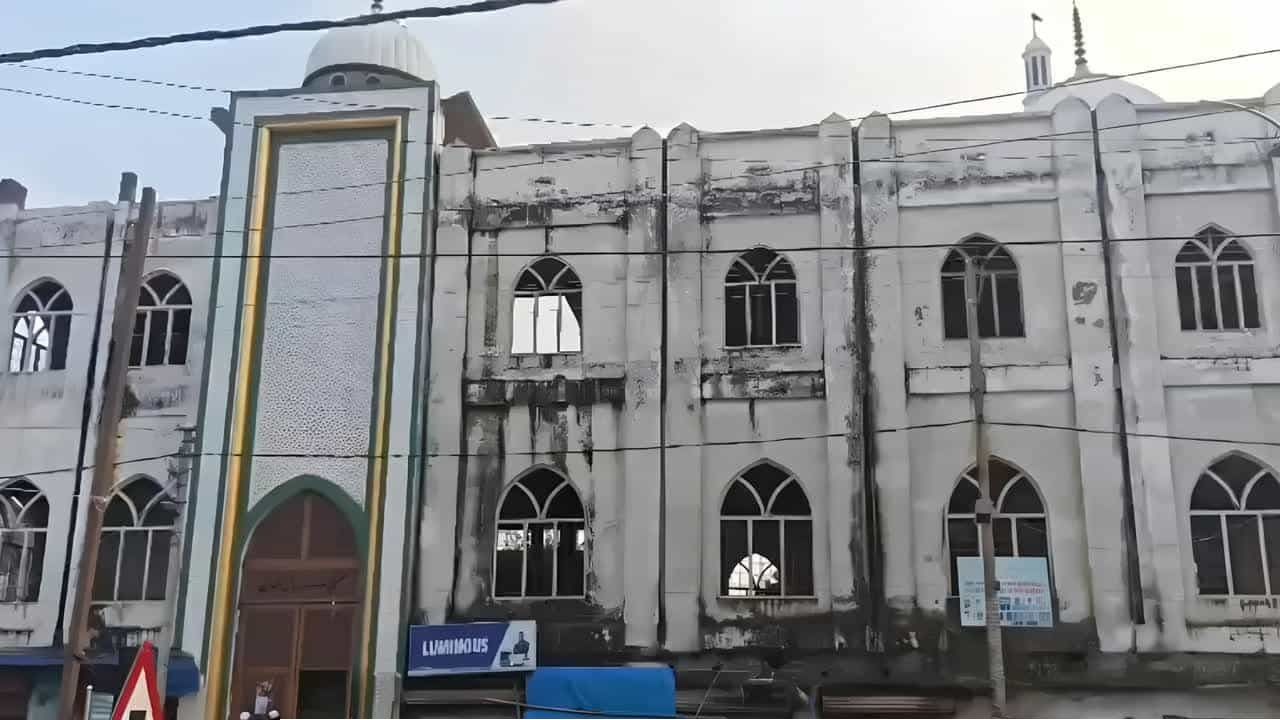 ভারতে ফের ভাঙনের আশঙ্কায় প্রাচীন মসজিদ: মুসলিম স্থাপনা লক্ষ্য করে নতুন উচ্ছেদ নোটিশ