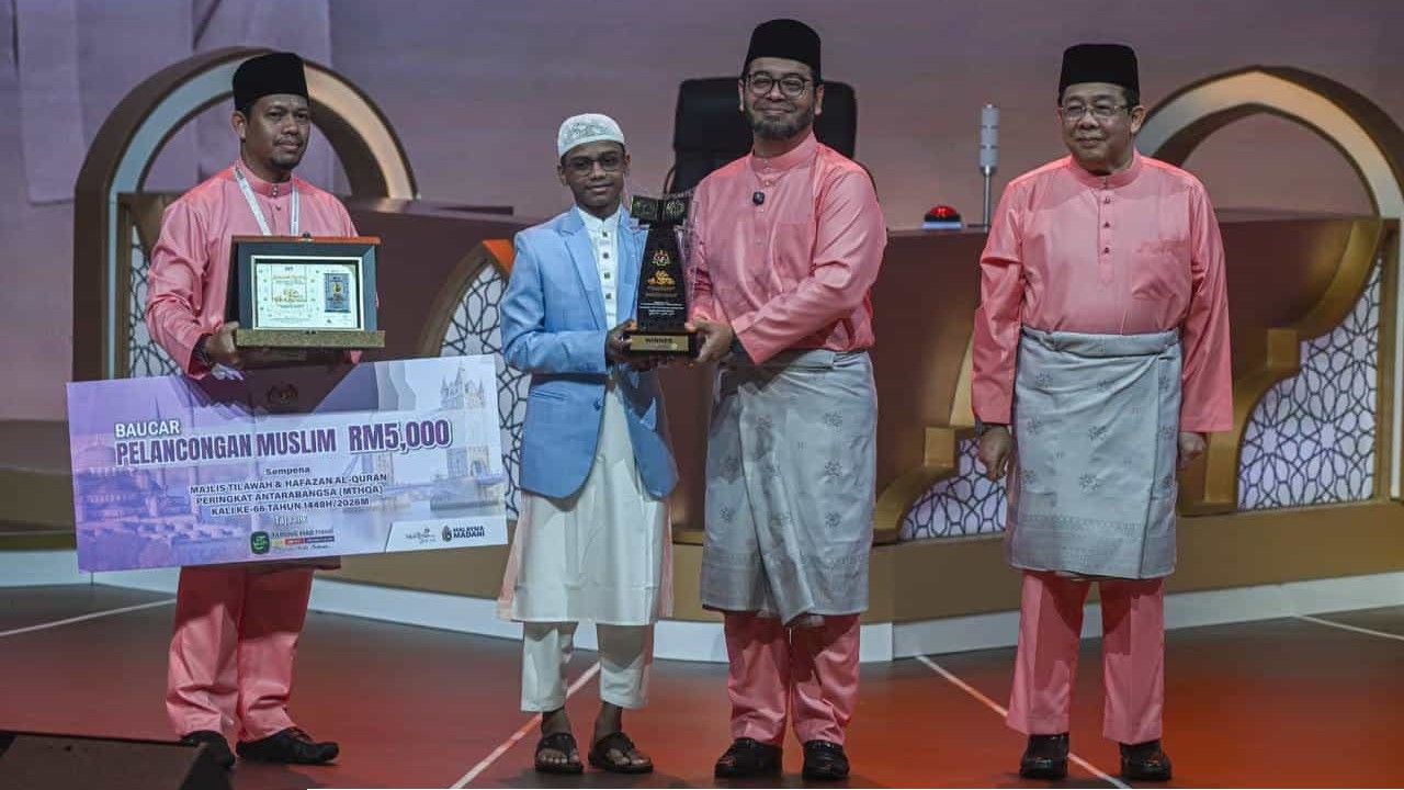 মালয়েশিয়ায় আন্তর্জাতিক কোরআন প্রতিযোগিতায় প্রথম স্থান অর্জন করেছেন বাংলাদেশের হাফেজ ইহতেশামুল হক